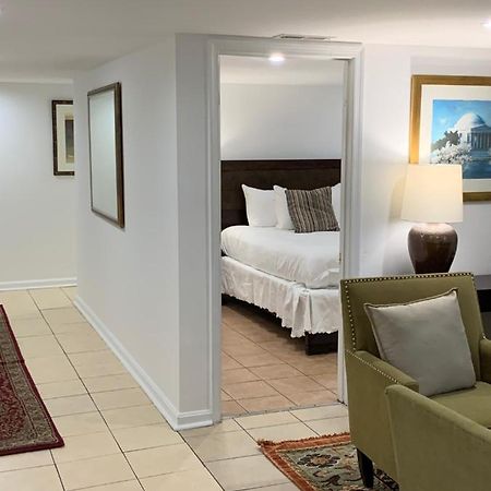 Renovated English Basement 2Bdrm Home Near Metro Washington Exterior foto