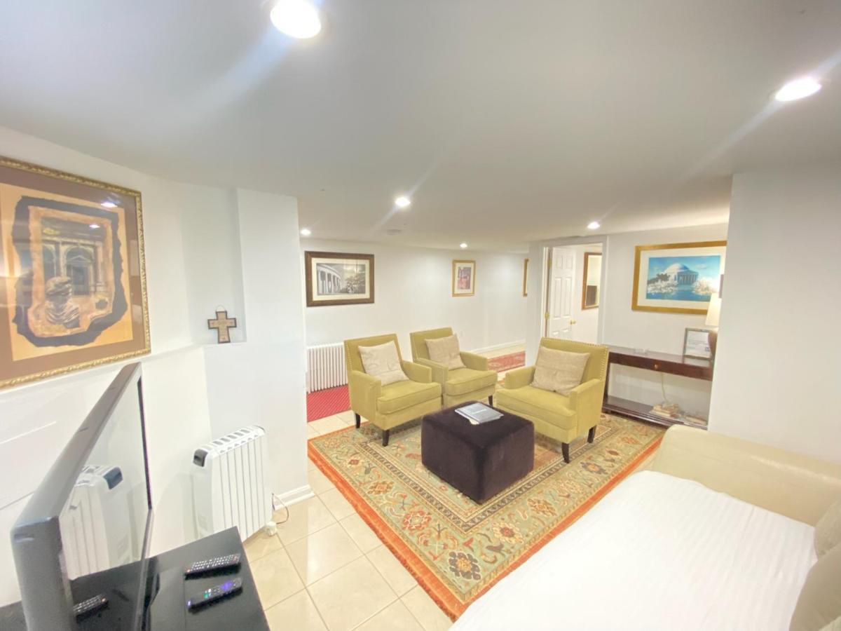 Renovated English Basement 2Bdrm Home Near Metro Washington Exterior foto